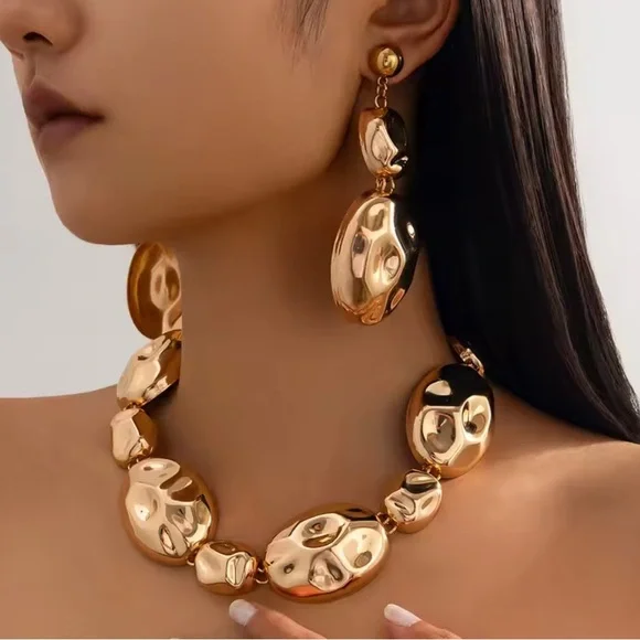 NEW! Zara Gold unique shape Statement Necklace and Earring Set NWT - Picture 3 of 8